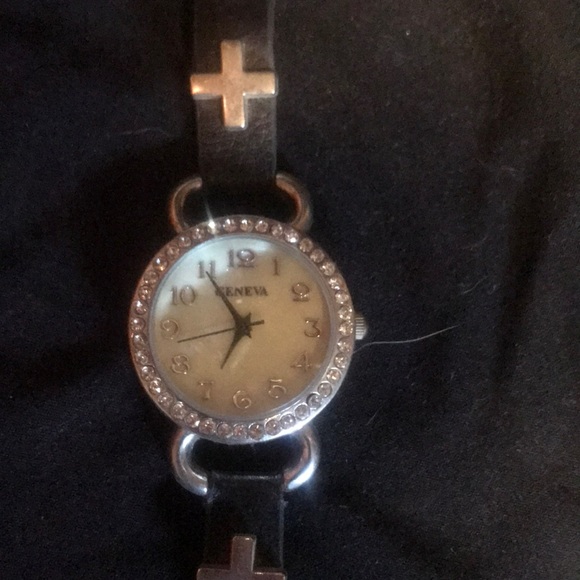 Fashion statement watch - Picture 2 of 3